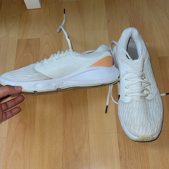 Under Armour white sneaker - Picture 2 of 2